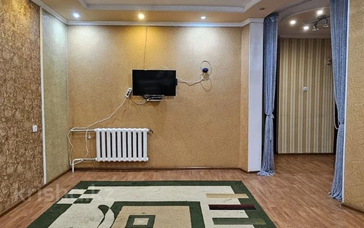 3-комнатная квартира, 70 м², 5/5 этаж помесячно, Туркестанская 95 за 120 000 〒 в Шымкенте — фото 19