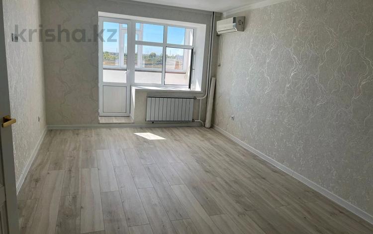 2-комнатная квартира, 58 м², 8/9 этаж, Батыс-2 16 за 19.8 млн 〒 в Актобе — фото 2