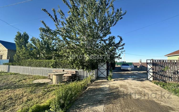 Отдельный дом · 4 комнаты · 120 м² · 10 сот., Береке (Память Ильича) 33 — Возле трасса за 30 млн ₸ в Атырау — фото 2