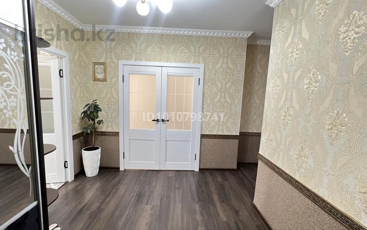 3-комнатная квартира · 107 м² · 8/9 этаж, мкр. Алмагуль, Аманшина 72 — бывш.Комбинатская за 29 млн ₸ в Атырау — фото 2