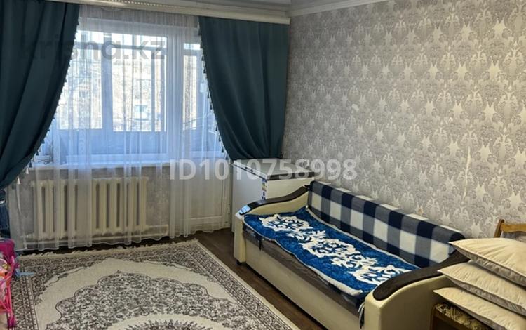 2-комнатная квартира · 48 м² · 5/5 этаж, Майкудук, 17й микрорайон 50 за 11 млн ₸ в Караганде, Алихана Бокейханова р-н — фото 2