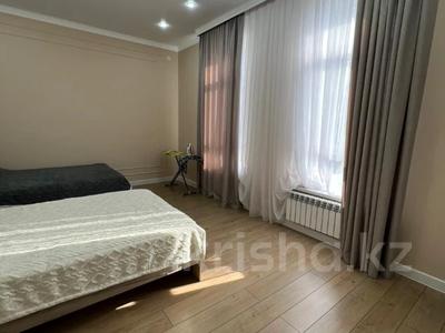 2-комнатная квартира · 91 м² · 3/3 этаж, Переулок Рыспек батыра — Проспект Толе би за 38.9 млн 〒 в Таразе