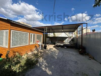 Отдельный дом · 4 комнаты · 200 м² · 4 сот., Толстого 52 за 38 млн 〒 в Уральске