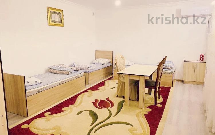 1-комнатная квартира · 40 м² · 1/1 этаж, Кудас Жунисбеков — Напротив гостиница Риксос за 80 000 ₸ в Туркестане — фото 2