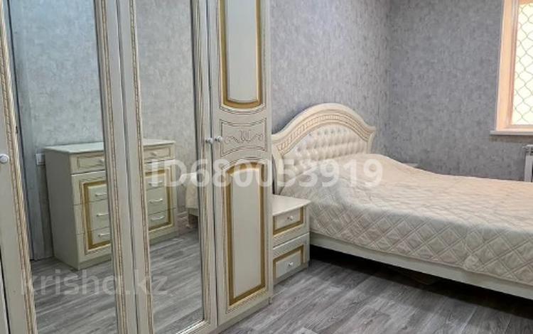 2-бөлмелі пәтер, 45 м², 1/2 қабат тәулігіне, Гагарина 1 — Мира, бағасы: 16 000 〒 в Жезказгане — фото 2