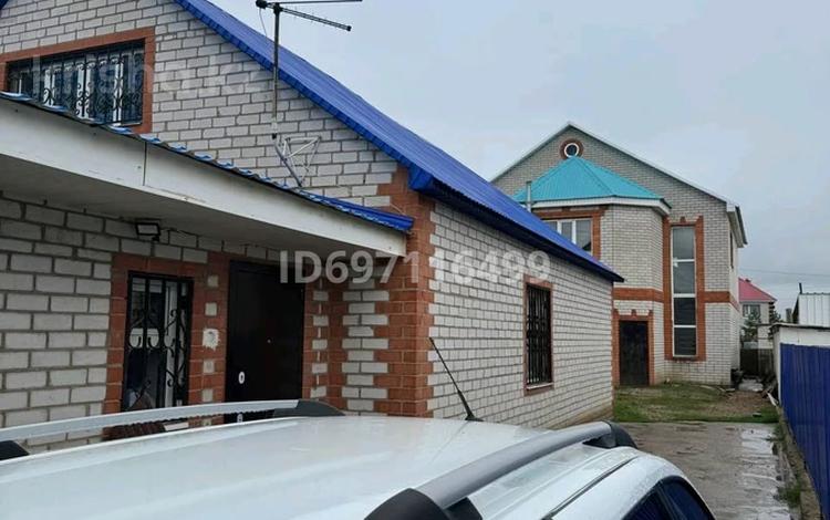 Отдельный дом · 5 комнат · 160 м² · 8 сот., Кирпичная 3 — Супермаркет томирис за 45 млн ₸ в Актобе, жилой массив Кирпичный — фото 2