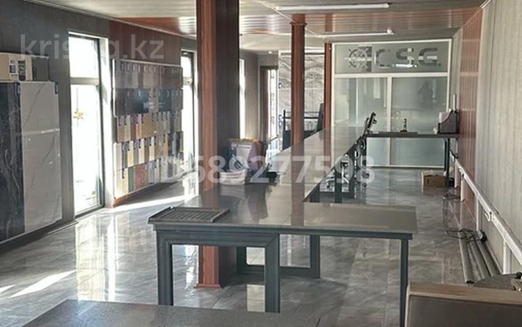 Свободное назначение, офисы, магазины и бутики, склады, салоны красоты, медцентры и аптеки, образование, развлечения, конференц-залы, кабинеты и рабочие места, студии · 210 м² за 588 000 ₸ в Шымкенте, Каратауский р-н — фото 4
