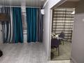 1-комнатная квартира, 42 м², 2/5 этаж посуточно, Абулхаир-хана Стадион, клиника Айгерим за 8 000 〒 в Актобе — фото 4