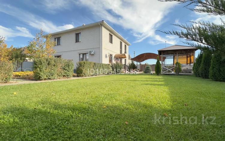 Отдельный дом · 7 комнат · 223 м² · 10 сот., Шманова 61 за 75 млн 〒 в Атырау — фото 2