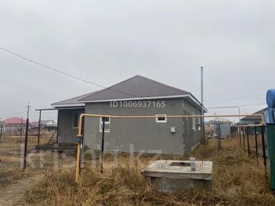 Отдельный дом · 4 комнаты · 140 м² · 10 сот., Курашасай , Канагат 446 — Возле трассы за 35 млн 〒 в Актобе