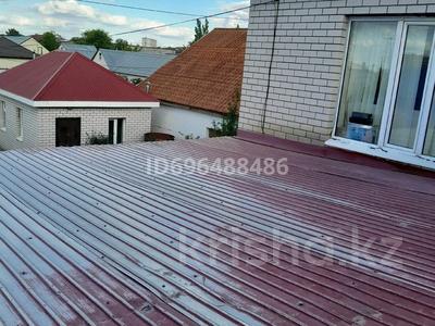 Отдельный дом · 7 комнат · 340 м² · 7 сот., мкр Шанхай, Сауран 18 — Областной акимат за 77 млн 〒 в Актобе