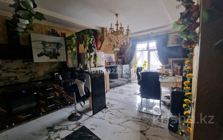 3-комнатная квартира · 160 м² · 3/3 этаж, мкр Юго-Восток 21 — Мкр Алтын Арка д 21 за 55 млн ₸ в Караганде, Казыбек би р-н — фото 2
