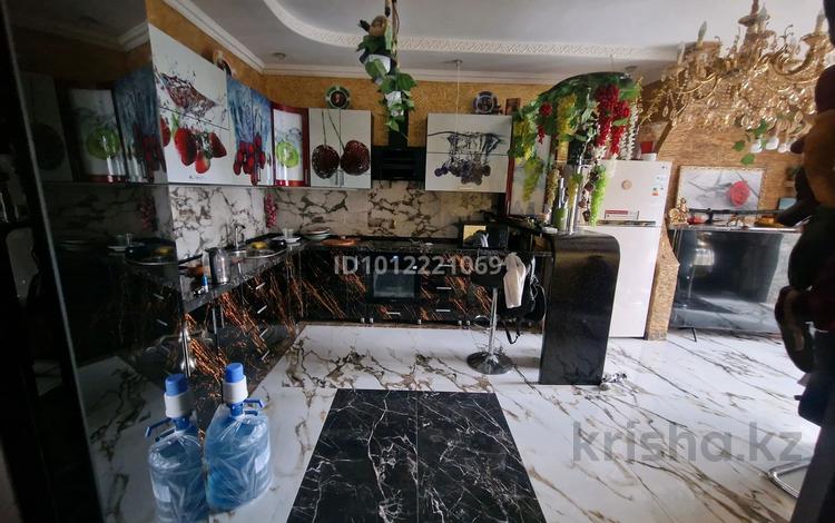 3-комнатная квартира · 180 м² · 3/3 этаж, мкр Юго-Восток 21 — Мкр Алтын Арка д 21 за 52.5 млн ₸ в Караганде, Казыбек би р-н — фото 3