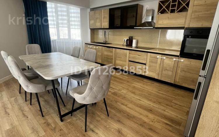 3-комнатная квартира · 108 м² · 4/9 этаж, 12-й мкр 72В за 400 000 ₸ в Актау — фото 2