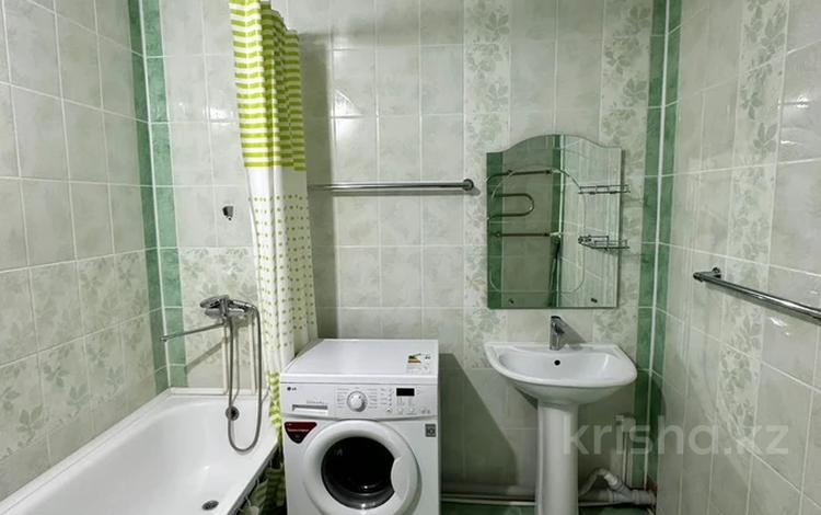 2-комнатная квартира · 67.7 м² · 2/9 этаж, мкр 12 за 25 млн ₸ в Актобе — фото 2