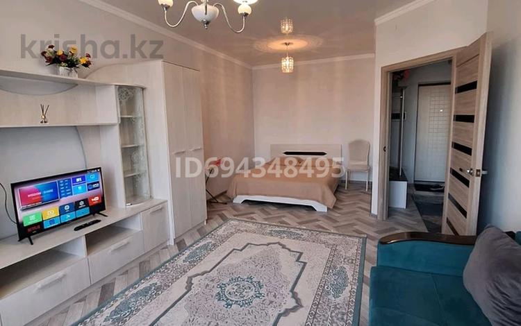 1-комнатная квартира · 30 м² · 13/13 этаж, Макатаева 127/11 — Шарипова за 15 000 ₸ в Алматы, Алмалинский р-н — фото 2