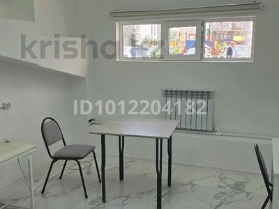 Медцентры и аптеки · 30 м² за 200 000 ₸ в Атырау, мкр. Алмагуль