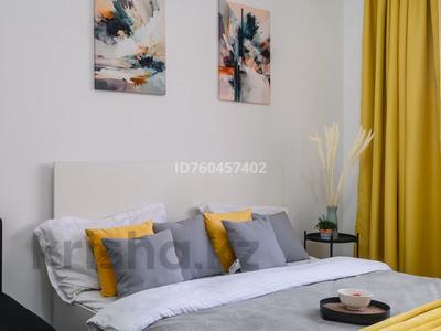 2-комнатная квартира · 100 м² · 10/15 этаж, Толе би 273/5 — Сайран рядом за 30 000 ₸ в Алматы, Алмалинский р-н