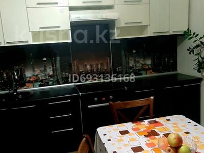 2-бөлмелі пәтер, 80 м², 9/13 қабат, мкр Аксай-5 3б — уг .Жубанова по Садвокасова, бағасы: 59 млн 〒 в Алматы, Ауэзовский р-н