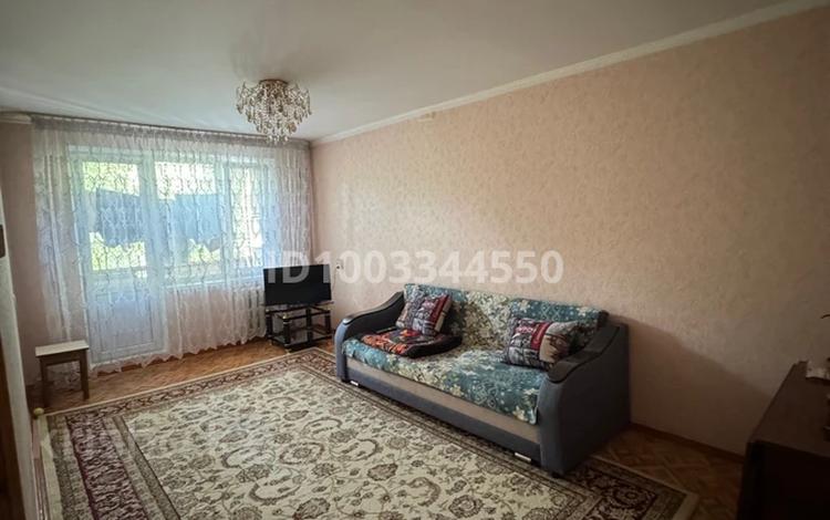 3-бөлмелі пәтер · 62 м² · 4/5 қабат, Микр Талас 5, бағасы: 18 млн ₸ в Таразе — фото 2
