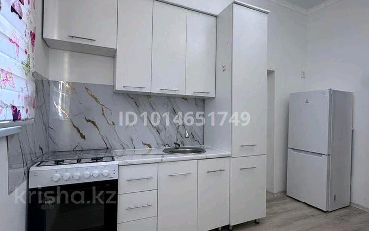 Отдельный дом · 2 комнаты · 60 м² · 8 сот., мкр Аксай-2, 17 3 — 19 за 20 млн ₸ в Атырау — фото 2