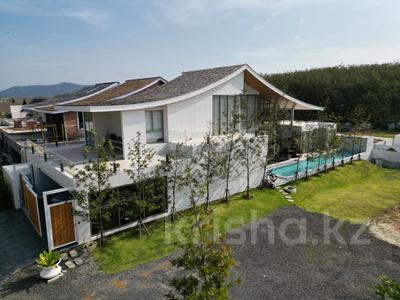 Отдельный дом · 3 комнаты · 412 м² · 3.35 сот., Чернгталай за ~ 442.8 млн 〒 в Пхукете