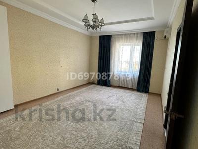 2-бөлмелі пәтер, 60 м², 4/6 қабат, мкр 12, Бокенбайбатыра 32, бағасы: 20 млн 〒 в Актобе, мкр 12