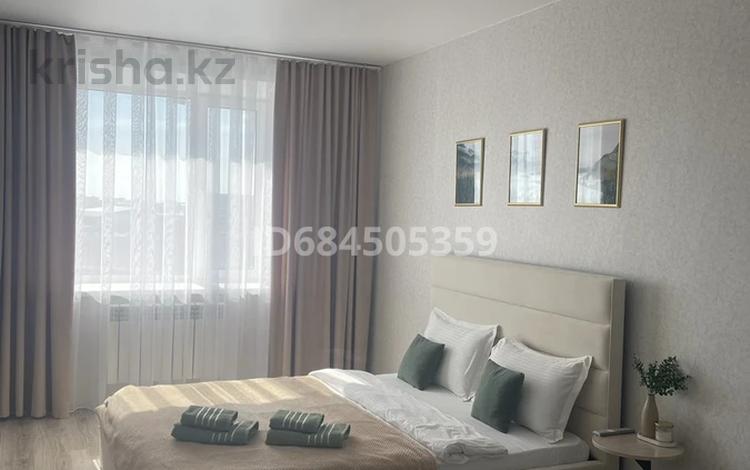 1-комнатная квартира, 40 м² посуточно, Каирбекова за 12 000 〒 в Костанае — фото 2