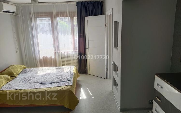 1-бөлмелі пәтер · 45 м² · 4/5 қабат, Кабанбай батыра 124 — ТД Евразия, бағасы: 1 000 〒 в Усть-Каменогорске — фото 2