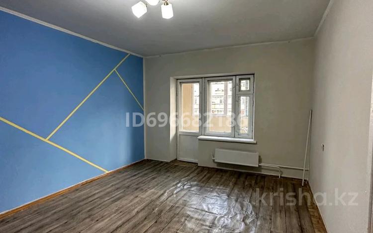 1-бөлмелі пәтер, 35.3 м², 5/5 қабат, мкр Самал-2 — Әль-Фараби Мендикулова, бағасы: 30 млн 〒 в Алматы, Медеуский р-н — фото 2