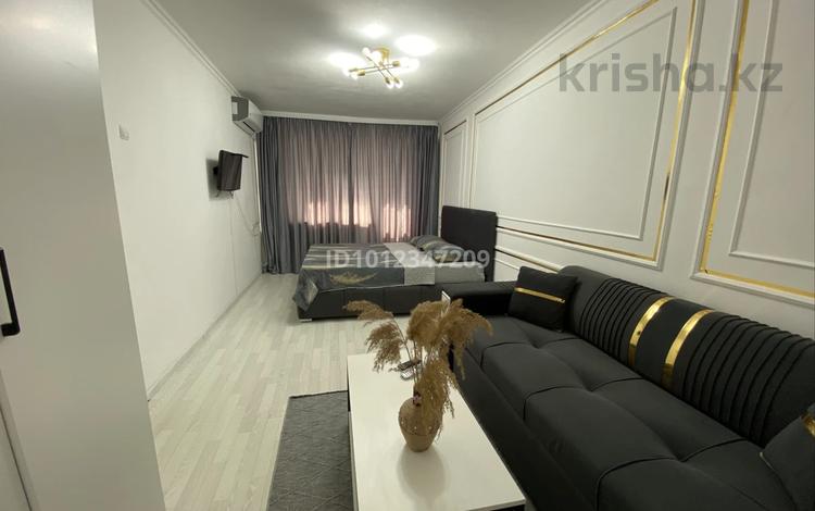 2-комнатная квартира · 52 м² · 5/5 этаж, ул. Мусы Баймуханова за 12 000 ₸ в Атырау, мкр Авангард-2 — фото 2