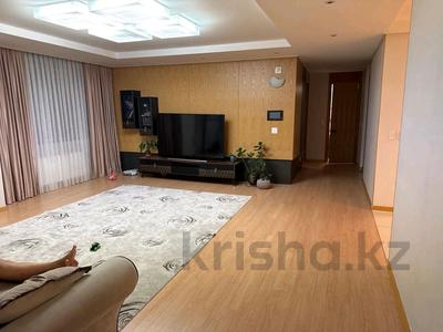 4-комнатная квартира · 147.4 м², Кошкарбаева 2 — Магнум за 90 млн 〒 в Астане, Алматы р-н