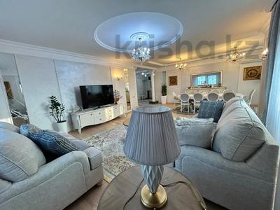 4-бөлмелі пәтер · 200 м² · 5/17 қабат, Самал-3 ш/а., Самал 22, бағасы: 190 млн ₸ в Алматы, Медеуский р-н