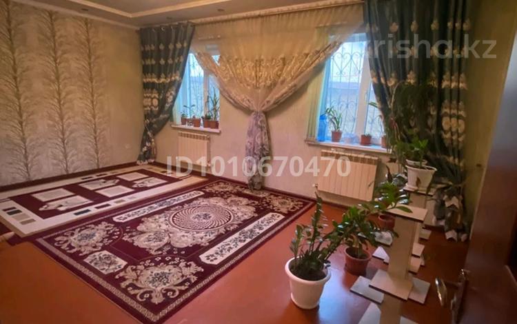 Отдельный дом · 8 комнат · 1000 м² · 4 сот., мкр Азат, Мкр Азат улица Алатай 2 33 за 25 млн ₸ в Шымкенте, Енбекшинский р-н — фото 2