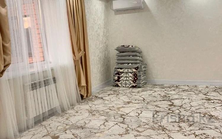 2-бөлмелі пәтер · 70 м² · 6/10 қабат, Алтын орда ш/а. 10б, бағасы: 27.5 млн ₸ в Актобе, мкр. Алтын орда — фото 2