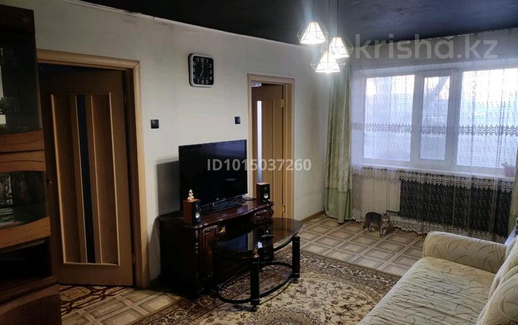 4-комнатная квартира · 61 м² · 1/5 этаж, мкр Городской Аэропорт, штурманская 1/5 за 16 млн ₸ в Караганде, Казыбек би р-н — фото 2