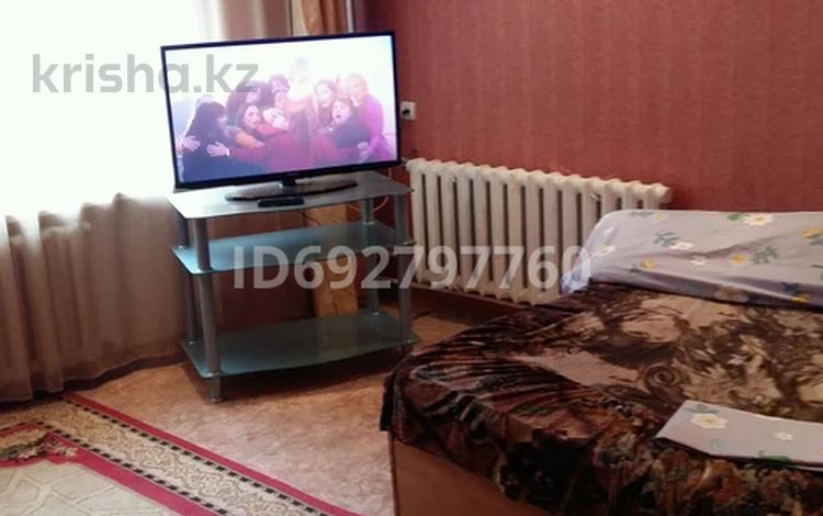 1-бөлмелі пәтер · 40 м² · 2 қабат, Назарбаева — Проспект Абая, бағасы: 10 000 ₸ в Уральске — фото 2
