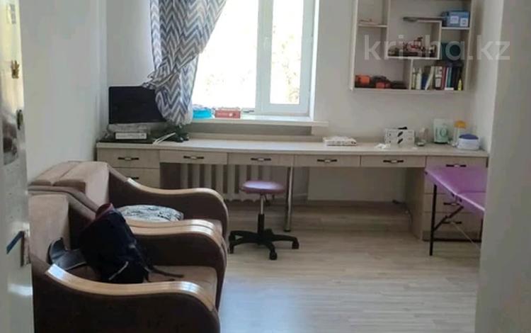 3-комнатная квартира · 90 м² · 3/4 этаж, Абая 2 за 370 000 ₸ в Караганде — фото 2