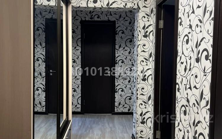 2-комнатная квартира · 58 м² · 1/9 этаж, мкр Мамыр-4 294 — Шаляпина Саина, мкр Мамыр-4 за 300 000 ₸ в Алматы, Ауэзовский р-н — фото 2