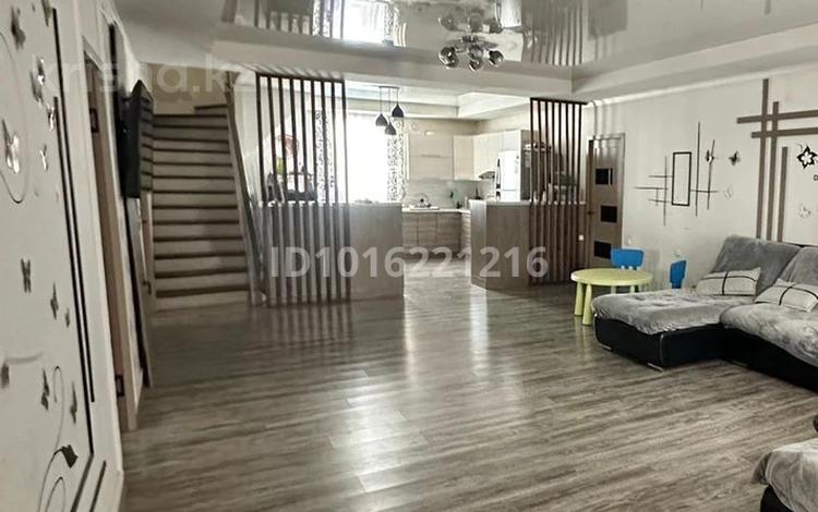 Дом · 4 комнаты · 280 м², мкр Михайловка — Сейфуллина западная за 110 000 ₸ в Караганде, Казыбек би р-н — фото 2