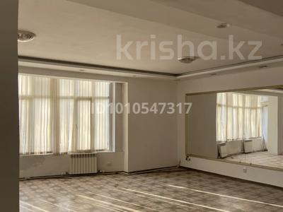 Свободное назначение, офисы, магазины и бутики, склады, салоны красоты, медцентры и аптеки, образование, кабинеты и рабочие места, студии · 135 м² за 950 000 〒 в Алматы, Алмалинский р-н