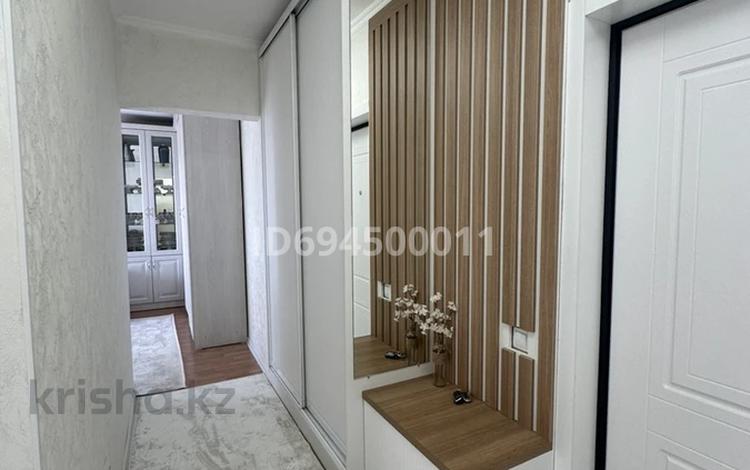 1-бөлмелі пәтер · 38 м² · 10/12 қабат, мкр Акбулак, 1-я улица 63, бағасы: 34 млн ₸ в Алматы, Алатауский р-н — фото 2