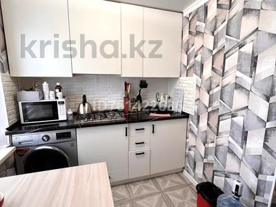 3-бөлмелі пәтер · 60 м² · 5/5 қабат, 3 мкр 40 — 40 дом, бағасы: 200 000 〒 в Атырау, мкр Авангард-3