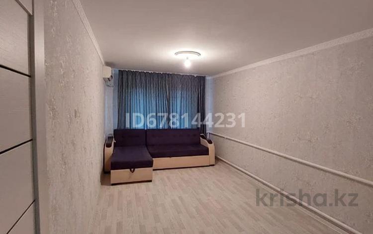 2-комнатная квартира, 70 м², 1/5 этаж, 5 мкр 7 за 7.2 млн 〒 в Кульсары — фото 2
