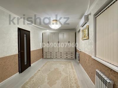 Часть дома · 4 комнаты · 110 м² · 4 сот., Мкр Атырау 11 за 18 млн 〒