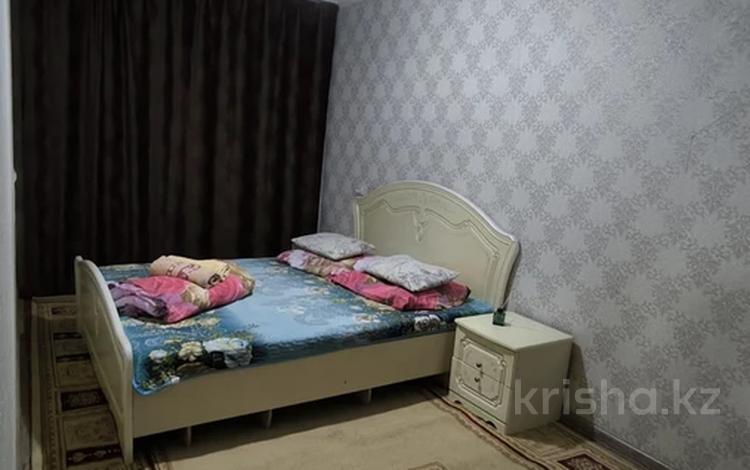 3-комнатная квартира, 100 м², 3/5 этаж посуточно, Жарылкапова 4а за 12 000 〒 в Туркестане — фото 8