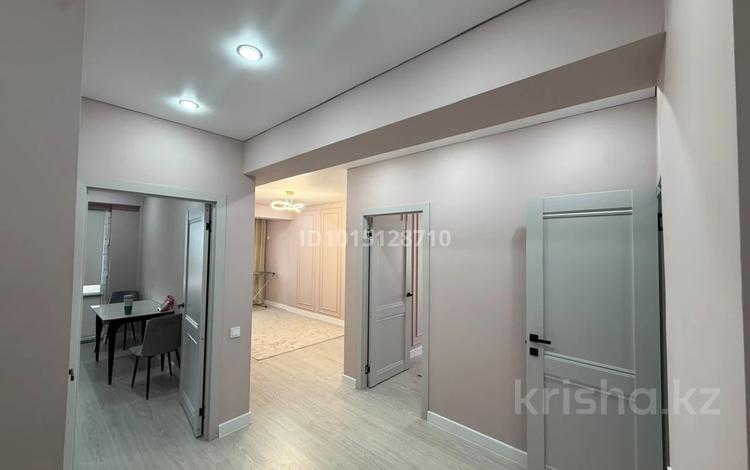 3-комнатная квартира · 79 м² · 11/12 этаж, мкр Дарабоз 25а k1 за 400 000 ₸ в Алматы, Алатауский р-н — фото 2