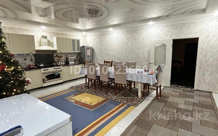 Отдельный дом · 5 комнат · 200 м² · 9.5 сот., Назарбекова 17 — Кирова за 38 млн ₸ в Таразе — фото 2