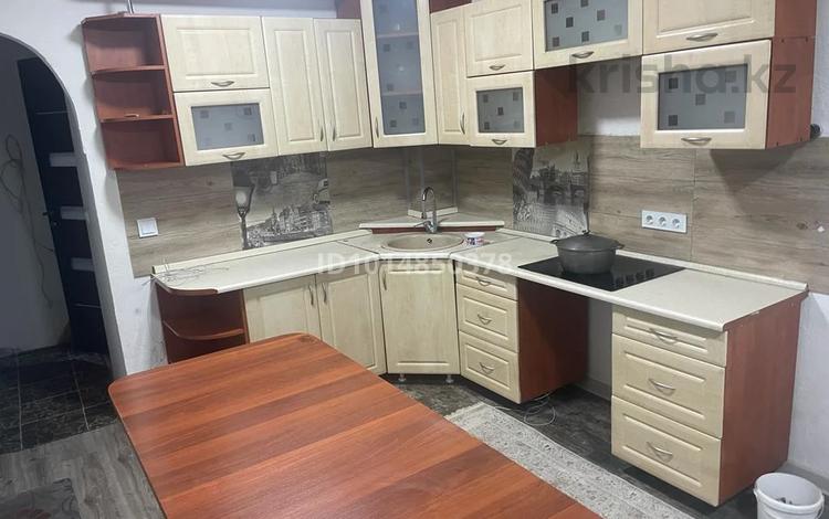 3-комнатная квартира · 80 м² · 3/4 этаж, Заводская 1а за 140 000 ₸ в Каскелене — фото 2