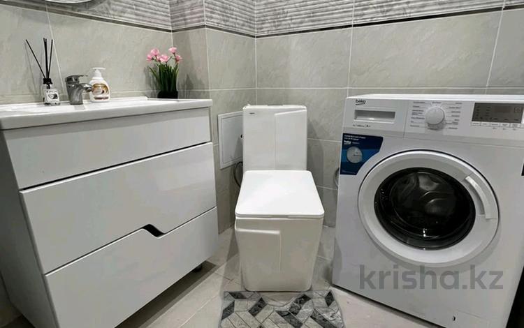2-бөлмелі пәтер · 50 м² · 10/14 қабат, Самал 82 — Коняхина, бағасы: 15 000 ₸ в Уральске — фото 2
